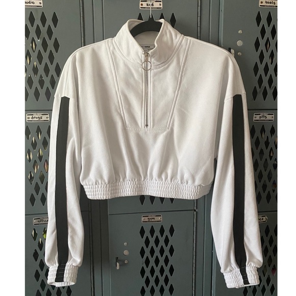 Cropped sports pull over sweater - Picture 1 of 1